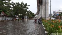 Diguyur Hujan Lebat, Jalan Protokol Di Palembang Terendam Banjir