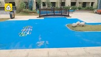 Juga ada jembatan yang dibuat seolah melintang di atas danau buatan. Istimewa/Dok. Boredpanda.