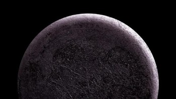 Christopher memotret pantat wajan dengan backgroud berwarna hitam. Foto: Sadanduseless