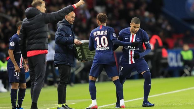 Neymar ditarik keluar di laga lawan Lille.