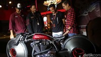 Builder-builder internasional yang akan hadir dan membawa karya mereka akan berada di area Builder’s Island Lounge berdampingan dengan motor-motor milik builder terbaik Indonesia.