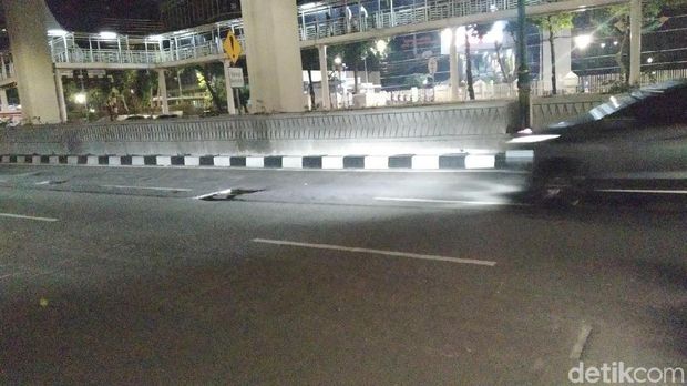 Lubang di Jalan Rasuna Said