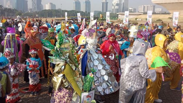 Serunya Festival Kostum Ikan KKP di Monas