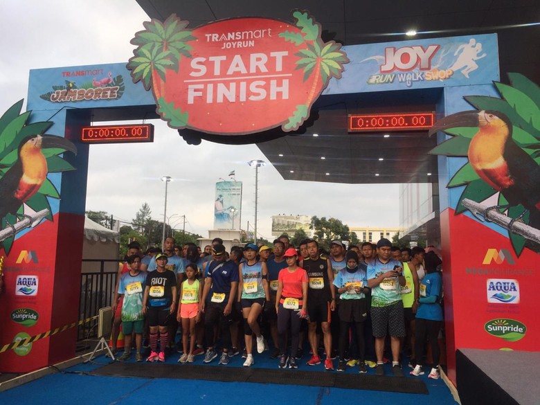 Ribuan Runners Pontianak & Jogja Kompakan Lari Bareng Ribuan Runners Pontianak & Jogja Kompakan Lari Bareng