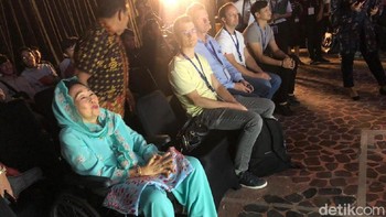 Tuhan Yang Maha Esa telah memberikan keragaman yang sangat besar dalam beragama, dalam berasal-usul etnik, dan sebagainya. Atas dasar itulah, saya mengucapkan selamat kepada Anda dalam forum ini, ucap Gus Dur. Foto: detikINET/Agus Tri Haryanto