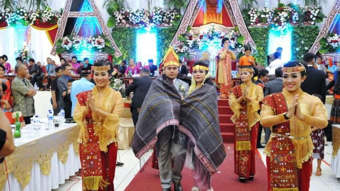 Panduan Makan di Pernikahan Adat Batak untuk Non Batak