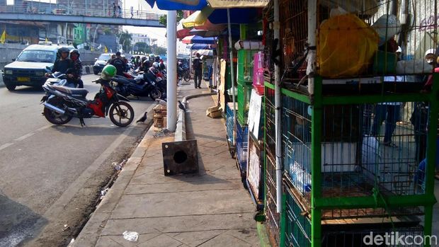 Selain PKL, Parkir Liar di Jatinegara Juga Bikin Jalanan Macet
