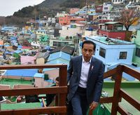 Jokowi Puji Kampung Warna-warni Korea, Indonesia Punya 6 Pak