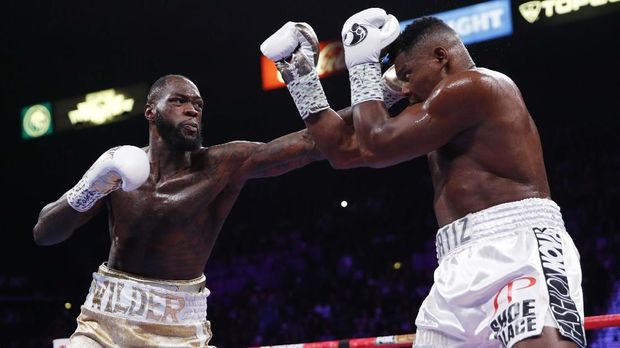 Deontay Wilder kalahkan Luis Ortiz di ronde ketujuh.