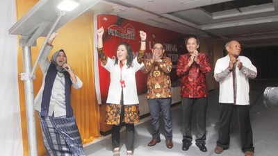 10.000 Lampu Panel Surya Terangi Pelosok Kabupaten Ketapang