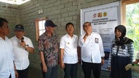 Pemerintah melalui Kementerian PUPR akan terus membantu masyarakat di Sulawesi Tengah khususnya di Palu untuk bangkit pasca bencana alam dengan menyalurkan program BSPS atau bedah rumah, ujar Direktur Jenderal Penyediaan Perumahan Kementerian PUPR Khalawi Abdul Hamid.