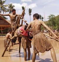 Kenalkan, Ini Tari Lumpur dari Sumbawa