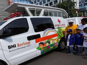 Gaet Seniman Nus Salomo, BNI Bagikan Ambulans Desain Khusus