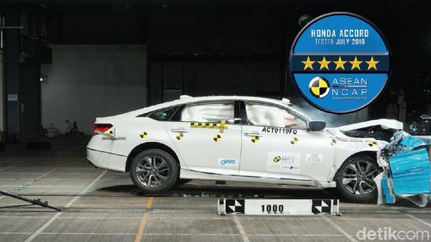 Crash Test Honda Accord mendapatkan rating 5 bintang