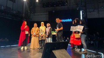 Istri Presiden ke-4 RI Sinta Nuriyah Wahid ini menghadiri peluncuran platform digital Toko Awadah di ajang Disrupto 2019, Plaza Indonesia, Jakarta, Sabtu (23/11). Foto: detikINET/Agus Tri Haryanto