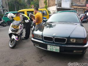 Terpopuler Akhir Pekan: Mahasiswa Bandung Pakai Pelat Nomor Asing