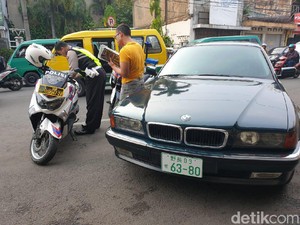 Terpopuler Akhir Pekan: Mahasiswa Bandung Pakai Pelat Nomor Asing