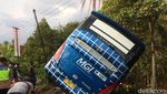 Penampakan Bus Wisata yang Nyungsep di Ciamis