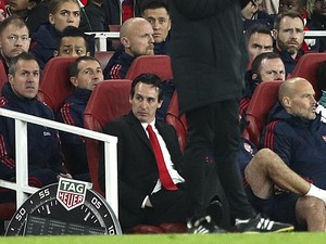 Didesak Out, Emery Paham Betapa Frustrasinya Fans Arsenal