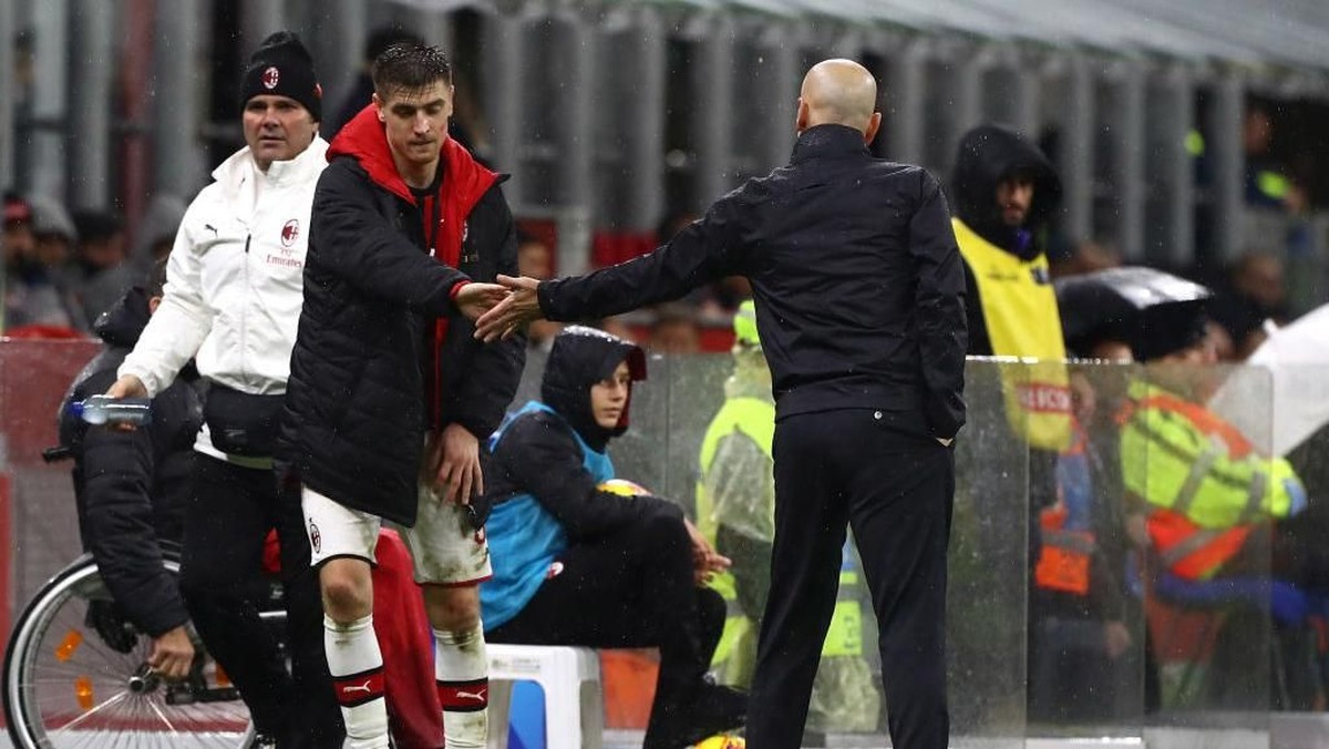 Stefano Pioli membela Krzysztof Piątek yang dicemooh fan AC Milan (Foto: Marco Luzzani/Getty Images)