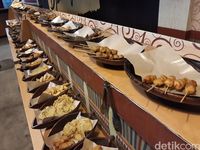 Bekas Papan Iklan 'Disulap' Jadi Wedangan Lawang Djoendjing