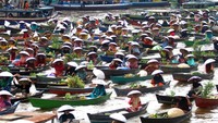Total ratusan kilo buah dan sayur dibagikan kepada masyarakat.