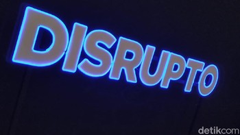 Sinta Nuriyah juga berkesempatan bertemu sang suami kembali yang sebelumnya memang dihadirkan secara virtual melalui teknologi AR. Foto: detikINET/Agus Tri Haryanto