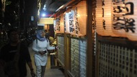 Kawasan yang dihuni ekspatriat Jepang sejak awal dekade 80-an tersebut menyajikan nuansa Jepang seperti restoran, tempat hiburan, dan supermarket yang menjual aneka barang khas negeri matahari terbit itu.