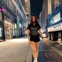 Banyak influencer terkenal yang dinilai kurang punya pengaruh baik untuk orang-orang muda namun banyak yang menganggap Charli tidak demikian. Tapi tentunya ada saja orang-orang yang mengritik Charli dan mengatakan jika tariannya masih basic. Foto: Instagram @charlidamelio