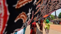 Parade 1.000 meter batik itu merupakan rangkaian event Mojo Spekta 2019 yang digelar selama lima hari, untuk mengangkat pariwisata serta mengenalkan batik khas Kota Mojokerto.