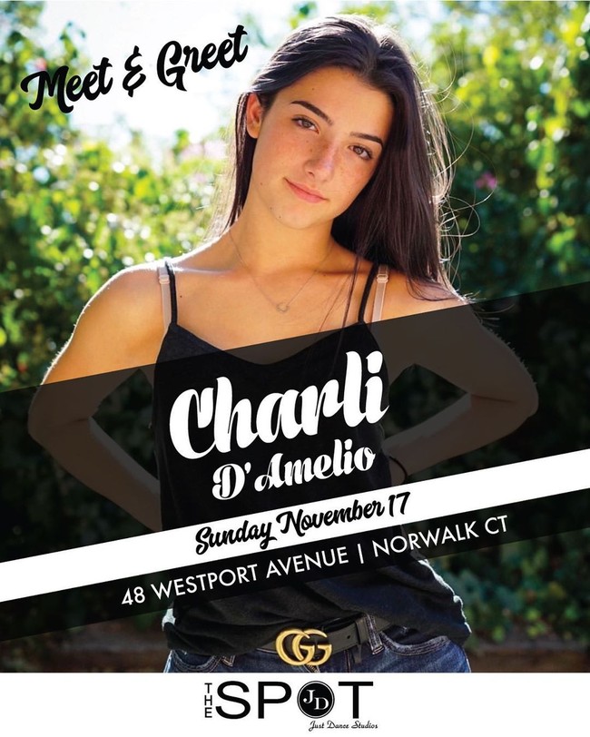 Meski belum jadi miliuner namun Charli sudah mulai merasakan popularitasnya. Beberapa waktu lalu ia telah menggelar acara meet-and-greet pertama. Walau tampak ekstrovert tapi ia mengaku belum terbiasa dengan atensi yang didapatkan. Foto: Instagram @charlidamelio