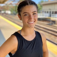 Kebanyakan video Charli diambil di kamar tidurnya. Foto: Instagram @charlidamelio