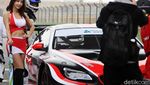 Senyum Manis Grid Girl di Asian Le Mans