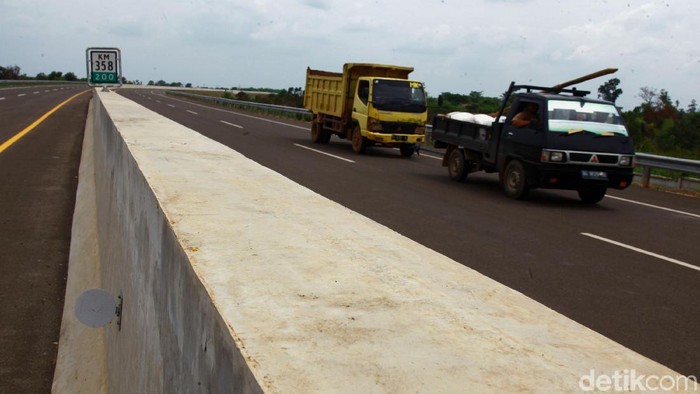 Setelah ruas Tol Terbanggi Besar-Pematang Panggang-Kayu Agung diresmikan, Kementerian PUPR lanjut kebut pembangunan jalan Tol Kayu Agung-Jakabaring. Yuk lihat.