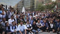 Hasil pemilu lokal di Hong Kong yang merupakan daerah semi otonomi ini telah mengirimkan pesan yang jelas bagi pemerintah Cina tentang tuntutan publik dalam unjuk rasa yang mewarnai daerah itu selama berbulan-bulan. Kin Cheung/AP Photo.