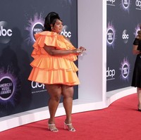 American Music Awards (AMAs) 2019 tengah berlangsung di Los Angeles, California, AS, pada Minggu (24/11/2019) atau Senin pagi WIB. Sederetan penyanyi ternama asal Negeri Paman Sam hadir, tanpa terkecuali Lizzo. (Foto: Getty Images)