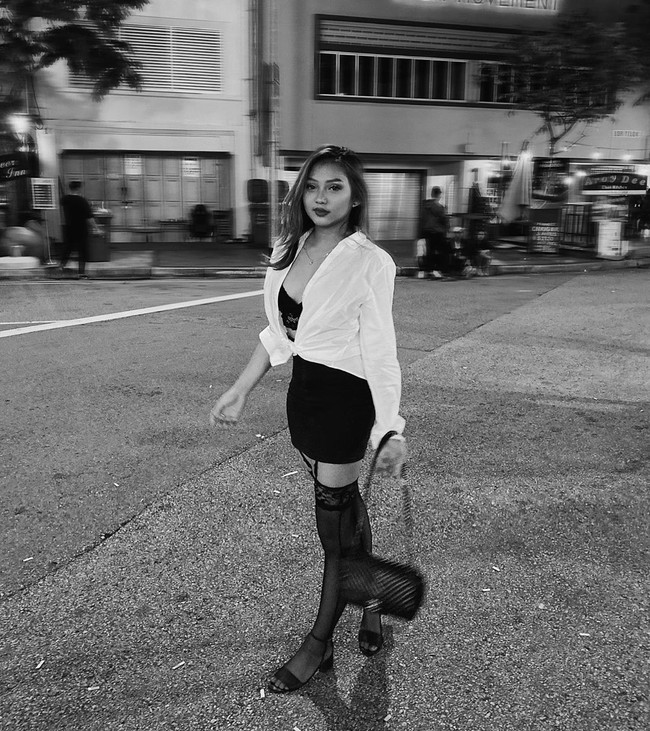 Insiden tak mengenakan dialami oleh wanita Indonesia yang tinggal di Singapura bernama Sharonia Paruntu. Ia terpaksa harus ditangkap polisi saat tengah merayakan pesta ulang tahun karena mengira bedak ketiak milikinya narkoba. Foto: Instagram @sharoniaparuntu