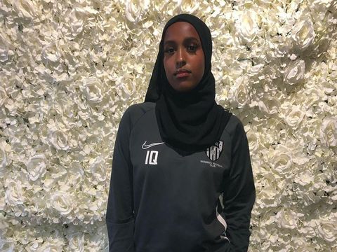 Kisah Inspiratif Hijabers Kulit Hitam yang Berkali-kali Ditolak Klub Bola