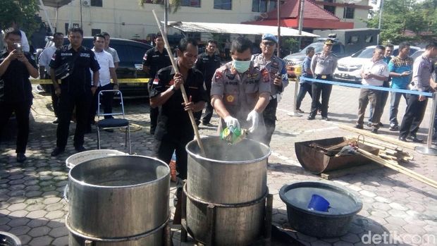   Polda Sumut memusnahkan narkoba hasil operasi Direktorat Reserse Narkoba periode Juli-November 2019
