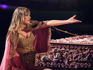 Taylor Swift Kalahkan Rekor Michael Jackson