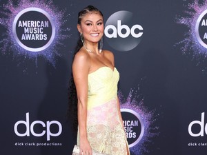 Agnez Mo Hadir di American Music Awards 2019, Begini Penampilannya