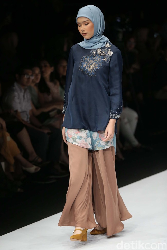 Fashion show koleksi busana muslim terbaru Kami yang mengangkat tema Ruze di Jakarta Fashion Week 2020, Senayan City, Jakarta. Senin [28/10/2019]. Foto: Rachman Haryanto/detikcom