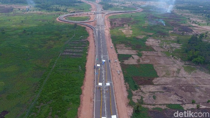 Presiden Joko Widodo belum lama ini meresmikan ruas Tol Terpeka yang memiliki panjang 189 kilometer. Seperti apa penampakannya? Yuk, lihat.