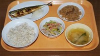 Kalau ini menu makanan di banyak penjara di Jepang. Ada ikan, sayuran, sup, nasi putih, hingga hidangan pelengkap. Foto: Japantoday