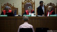 Pemberian suap itu terkait pendistribusian gula.