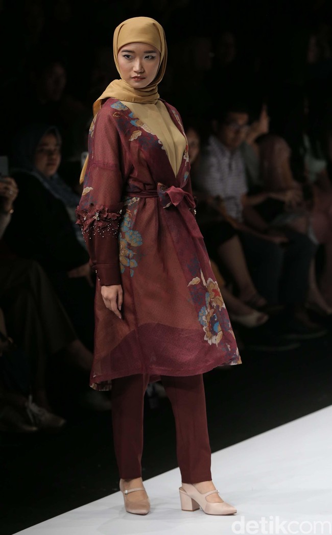 Fashion show koleksi busana muslim terbaru Kami yang mengangkat tema Ruze di Jakarta Fashion Week 2020, Senayan City, Jakarta. Senin [28/10/2019]. Foto: Rachman Haryanto/detikcom