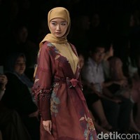 Fashion show koleksi busana muslim terbaru Kami yang mengangkat tema Ruze di Jakarta Fashion Week 2020, Senayan City, Jakarta. Senin [28/10/2019]. Foto: Rachman Haryanto/detikcom