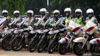 Puluhan sepeda motor Polantas turut dikerahkan dalam apel ini.