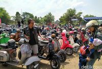 Meriah! Ratusan Scooterist Ngumpul di Candi Plaosan