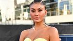 Gaya Agnez Mo di Red Carpet AMAs 2019